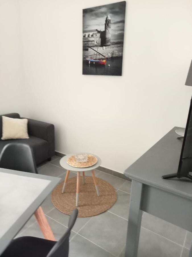 Chez Jean.Mi Appartement Millas Buitenkant foto